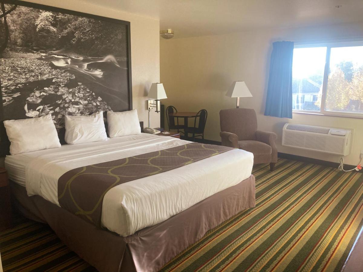 Hotel Super 8 By Wyndham Windsor Zewnętrze zdjęcie