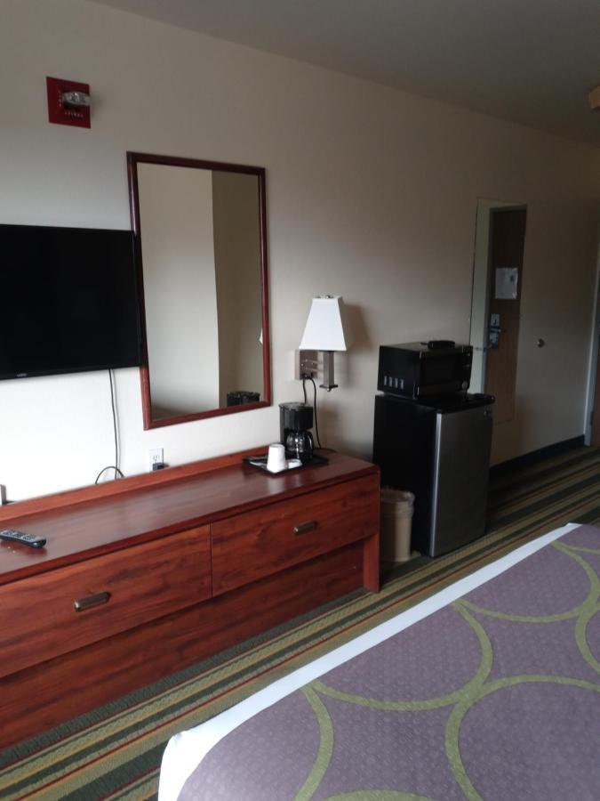 Hotel Super 8 By Wyndham Windsor Zewnętrze zdjęcie
