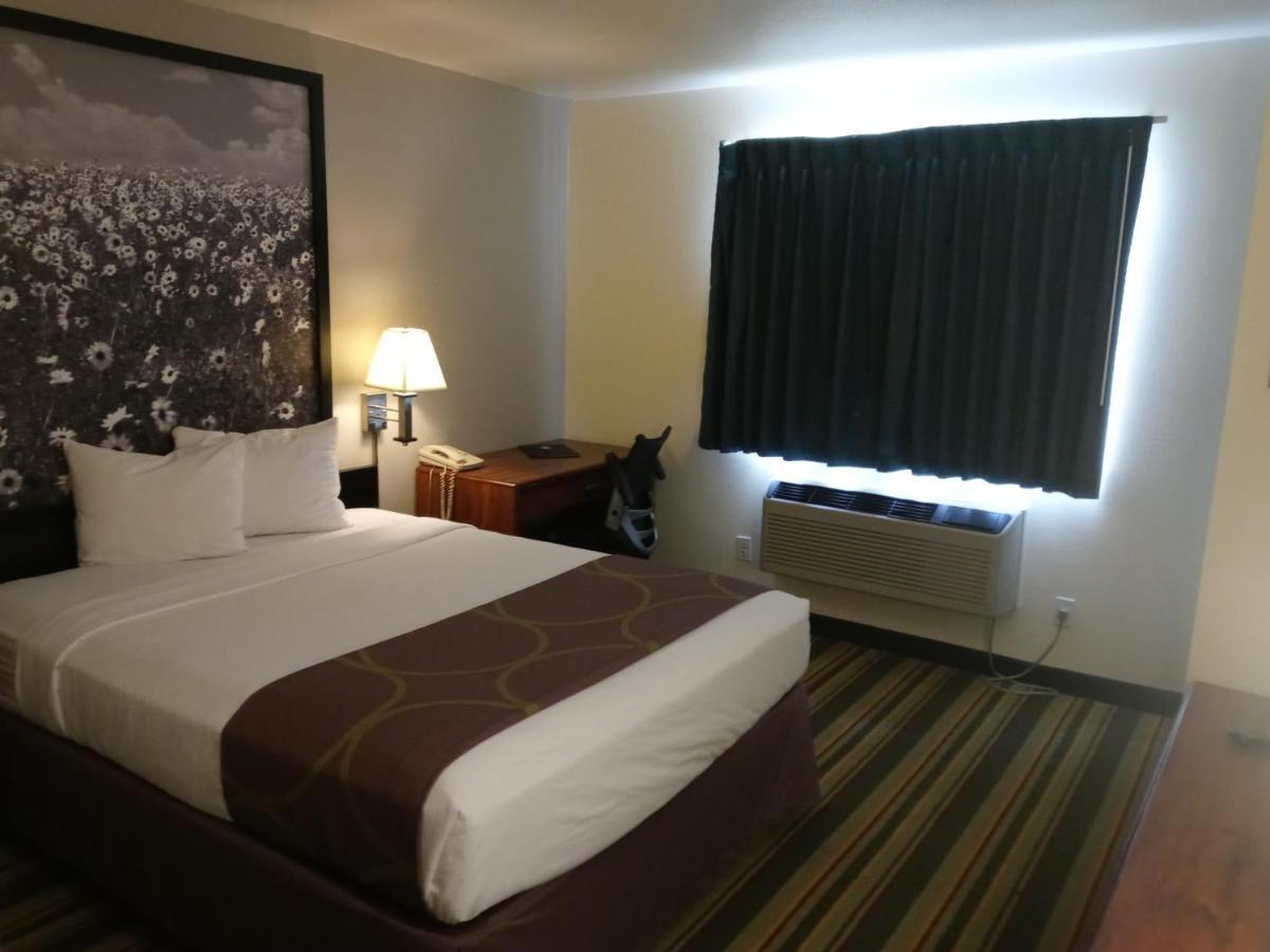 Hotel Super 8 By Wyndham Windsor Zewnętrze zdjęcie