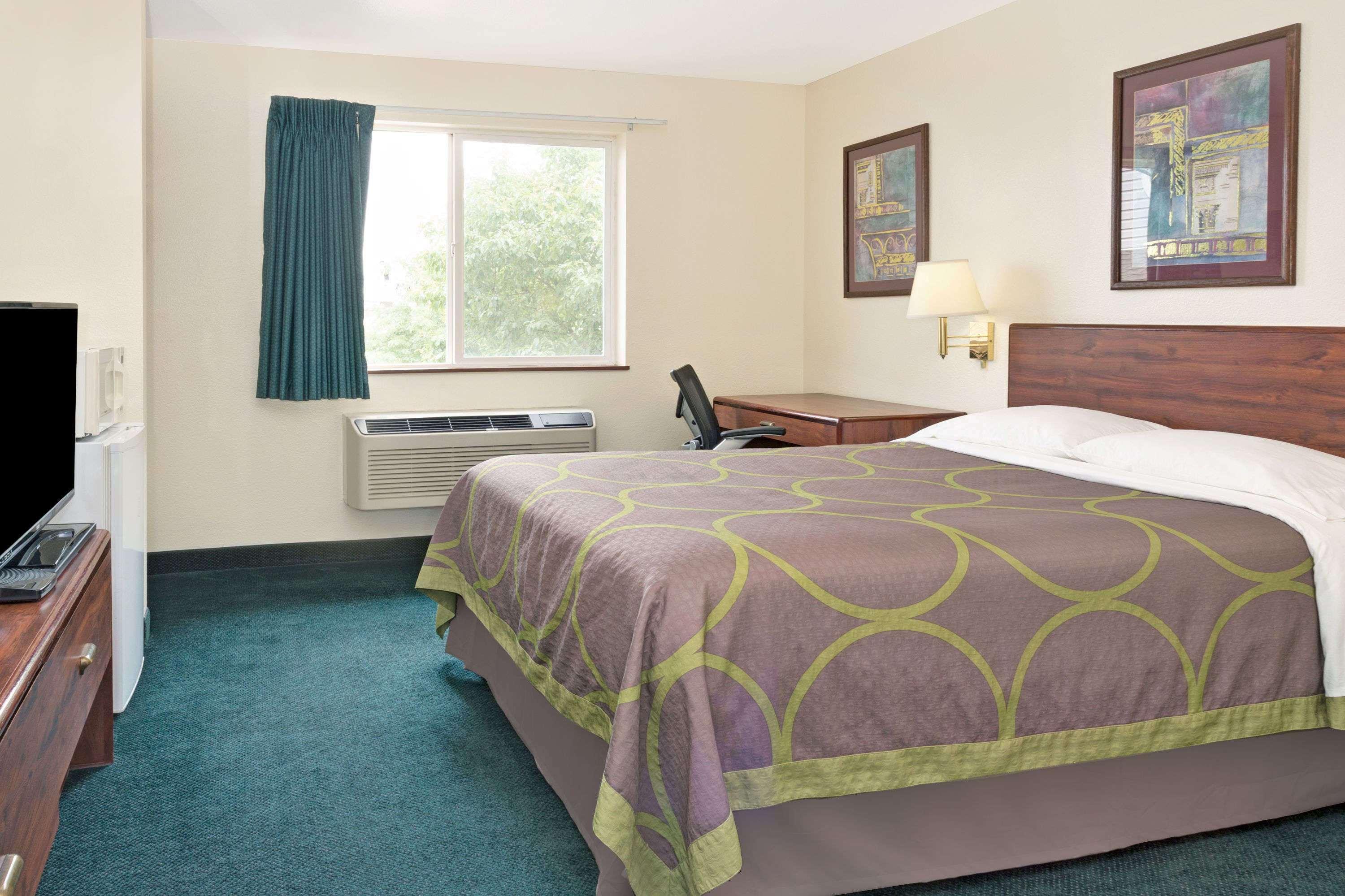 Hotel Super 8 By Wyndham Windsor Zewnętrze zdjęcie