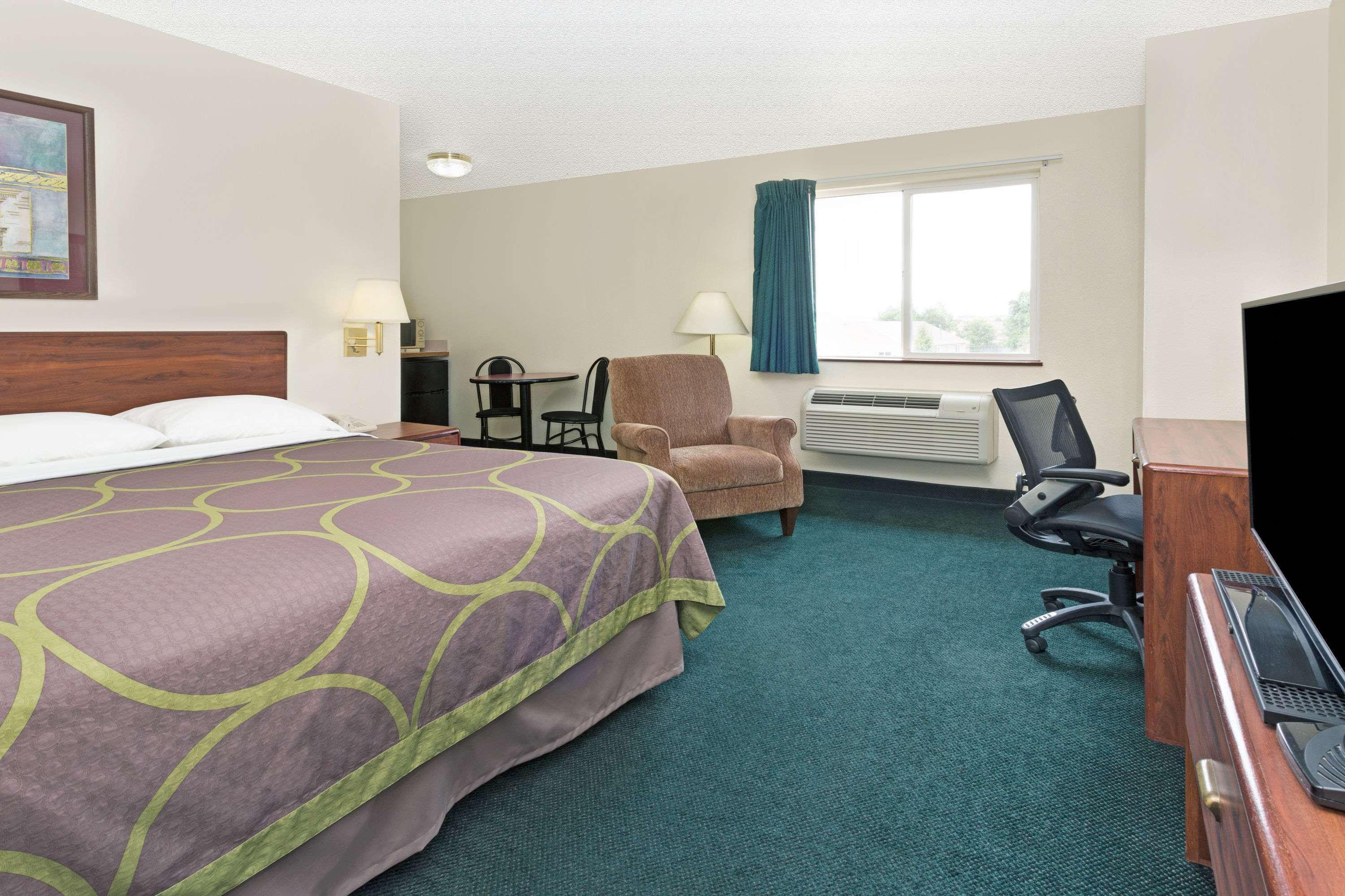 Hotel Super 8 By Wyndham Windsor Zewnętrze zdjęcie
