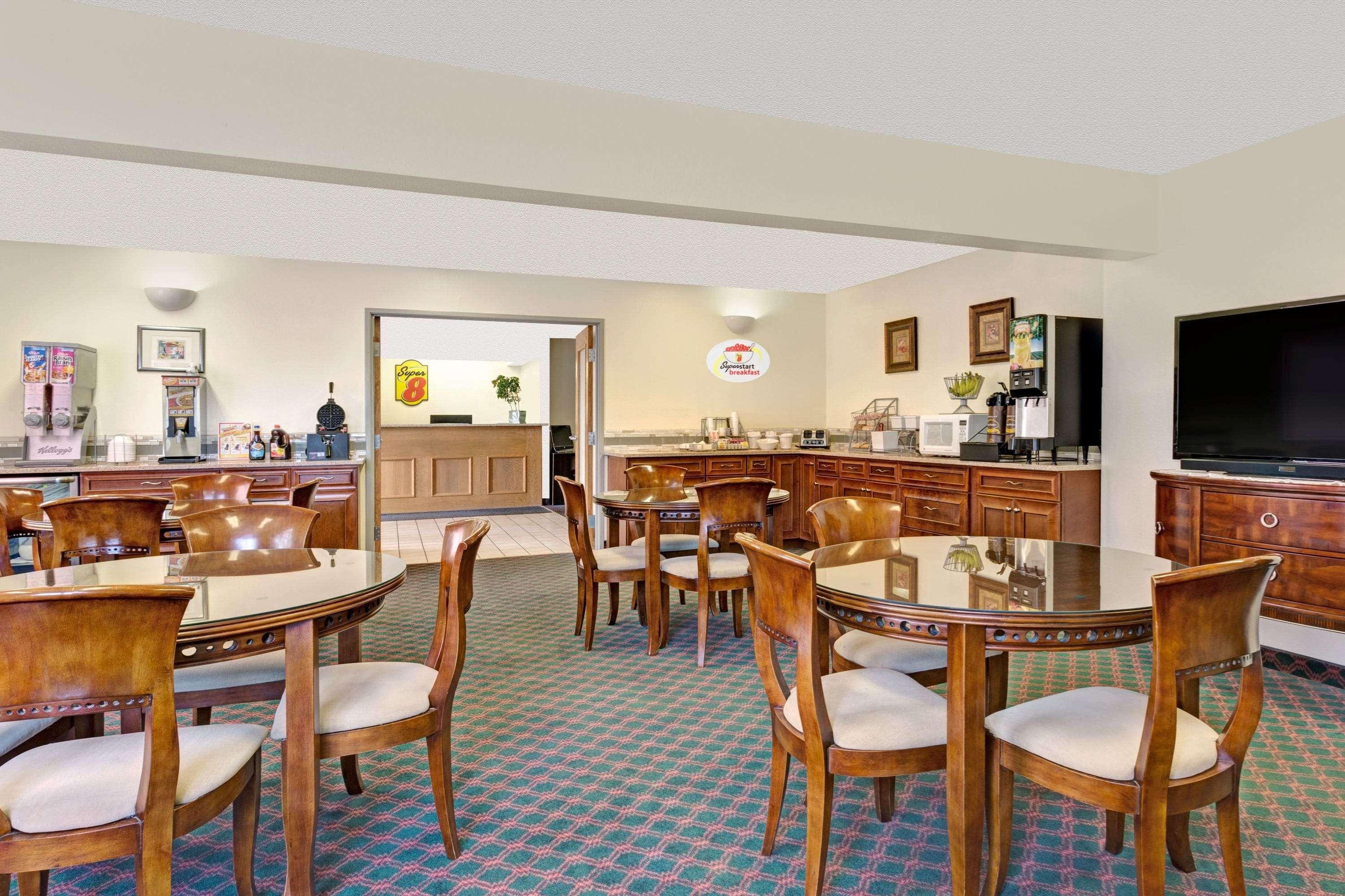 Hotel Super 8 By Wyndham Windsor Zewnętrze zdjęcie